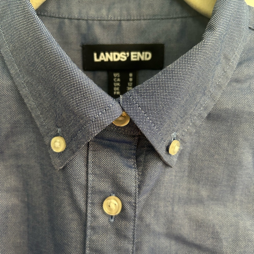 Lands' End Women’s Button Down Shirt in Classic Blue Size 8